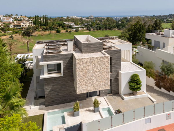 Modern frontline golf villa with panoramic views in the heart of the Golf Valley in Nueva Andalucía, Marbella