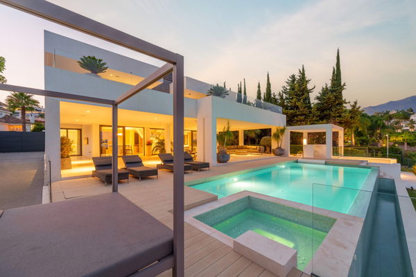 Modern frontline golf villa with panoramic views in the heart of the Golf Valley in Nueva Andalucía, Marbella