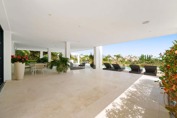Modern frontline golf villa with panoramic views in the heart of the Golf Valley in Nueva Andalucía, Marbella