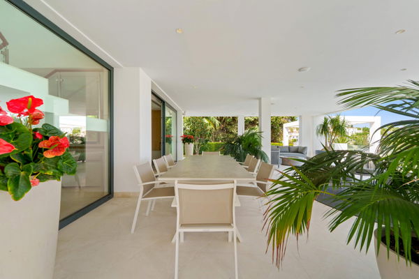Modern frontline golf villa with panoramic views in the heart of the Golf Valley in Nueva Andalucía, Marbella