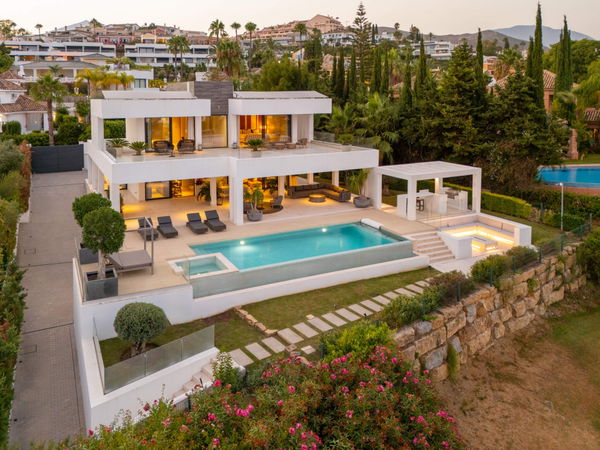 Modern frontline golf villa with panoramic views in the heart of the Golf Valley in Nueva Andalucía, Marbella