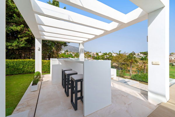Modern frontline golf villa with panoramic views in the heart of the Golf Valley in Nueva Andalucía, Marbella