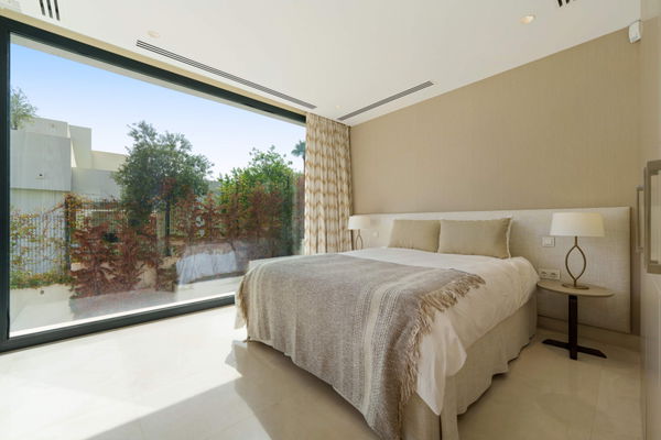 Modern frontline golf villa with panoramic views in the heart of the Golf Valley in Nueva Andalucía, Marbella