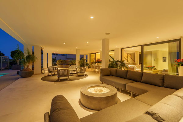 Modern frontline golf villa with panoramic views in the heart of the Golf Valley in Nueva Andalucía, Marbella
