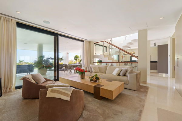 Modern frontline golf villa with panoramic views in the heart of the Golf Valley in Nueva Andalucía, Marbella