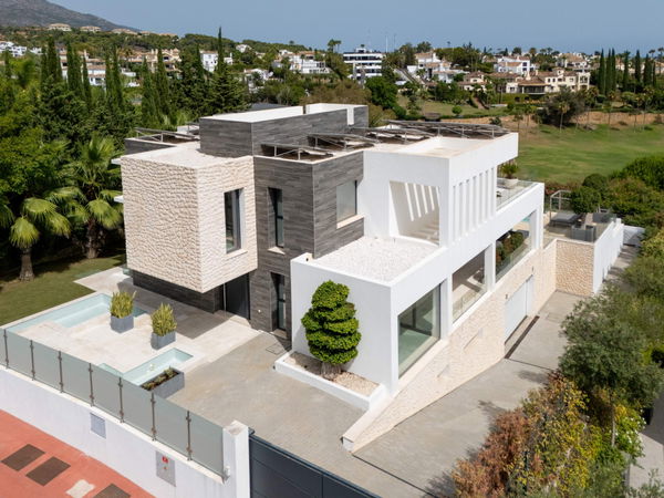 Modern frontline golf villa with panoramic views in the heart of the Golf Valley in Nueva Andalucía, Marbella