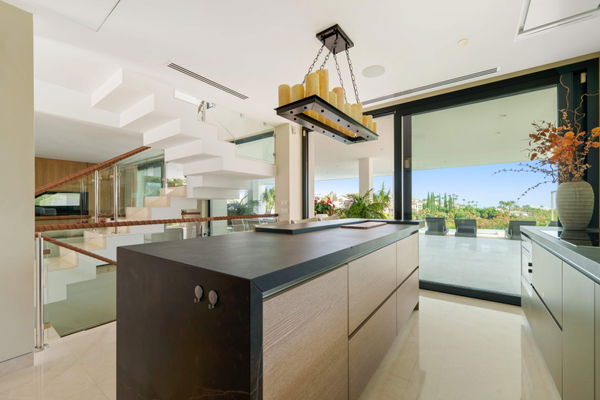 Modern frontline golf villa with panoramic views in the heart of the Golf Valley in Nueva Andalucía, Marbella