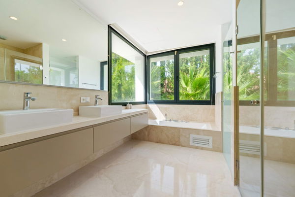 Modern frontline golf villa with panoramic views in the heart of the Golf Valley in Nueva Andalucía, Marbella