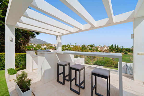 Modern frontline golf villa with panoramic views in the heart of the Golf Valley in Nueva Andalucía, Marbella