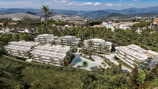 Modern ground floor apartment with private garden in Estepona