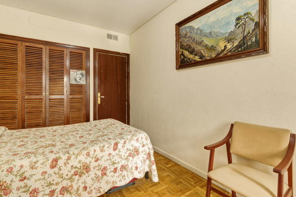 Classic residence with great potential on Paseo Reding, in the heart of La Malagueta, Málaga