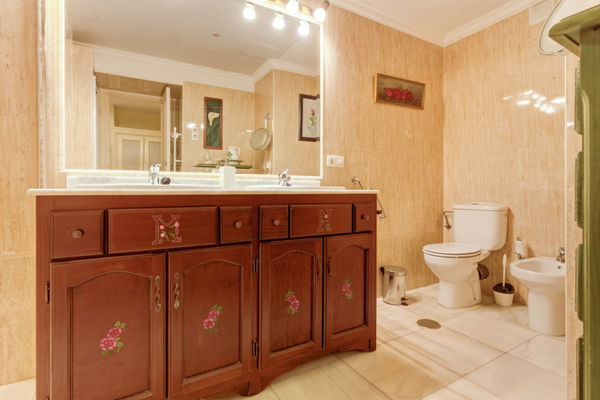 Classic residence with great potential on Paseo Reding, in the heart of La Malagueta, Málaga