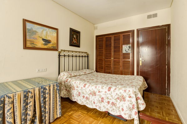 Classic residence with great potential on Paseo Reding, in the heart of La Malagueta, Málaga