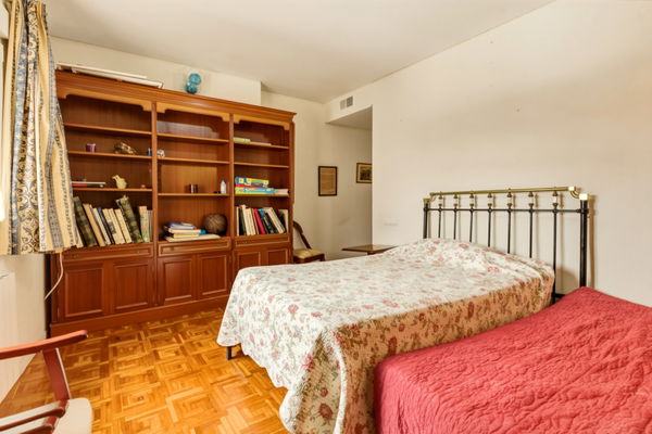 Classic residence with great potential on Paseo Reding, in the heart of La Malagueta, Málaga