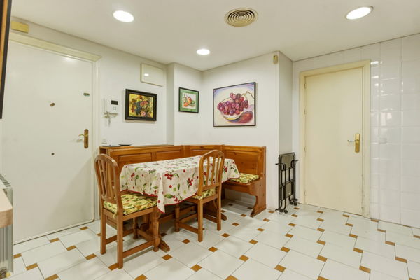 Classic residence with great potential on Paseo Reding, in the heart of La Malagueta, Málaga