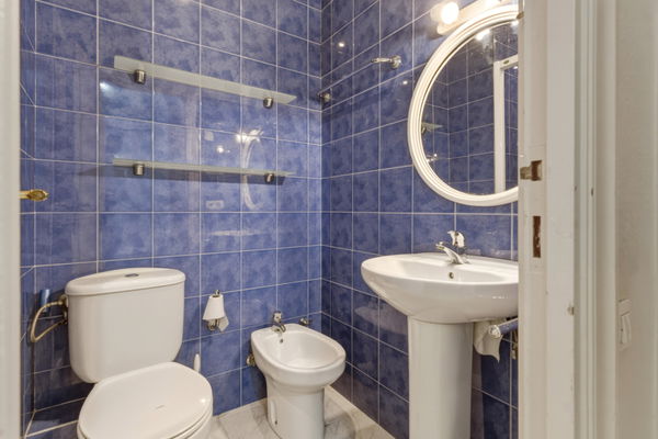 Classic residence with great potential on Paseo Reding, in the heart of La Malagueta, Málaga