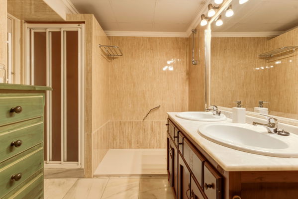 Classic residence with great potential on Paseo Reding, in the heart of La Malagueta, Málaga