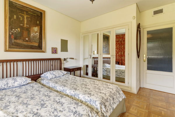 Classic residence with great potential on Paseo Reding, in the heart of La Malagueta, Málaga