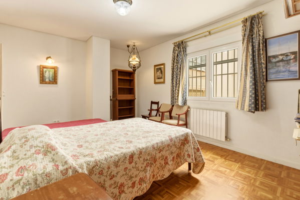 Classic residence with great potential on Paseo Reding, in the heart of La Malagueta, Málaga