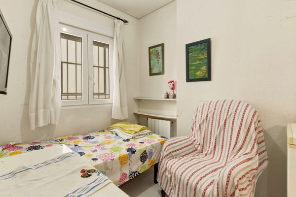 Classic residence with great potential on Paseo Reding, in the heart of La Malagueta, Málaga