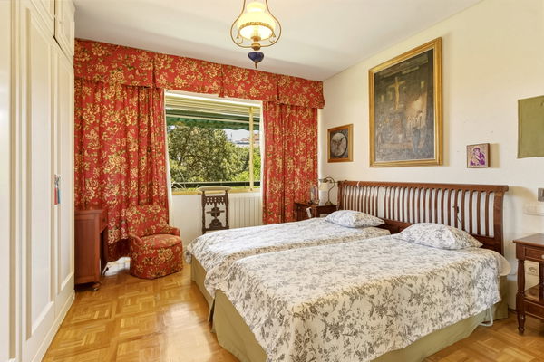 Classic residence with great potential on Paseo Reding, in the heart of La Malagueta, Málaga