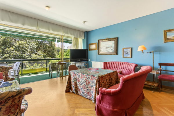 Classic residence with great potential on Paseo Reding, in the heart of La Malagueta, Málaga
