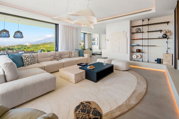 Refined contemporary villa with panoramic sea views in El Rosario, Marbella East