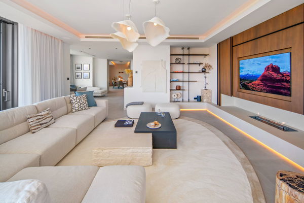 Refined contemporary villa with panoramic sea views in El Rosario, Marbella East
