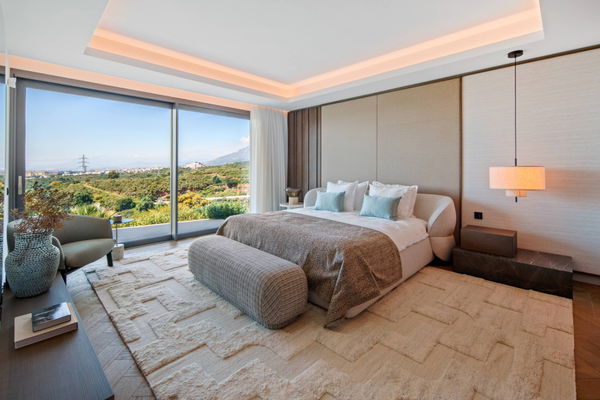 Refined contemporary villa with panoramic sea views in El Rosario, Marbella East