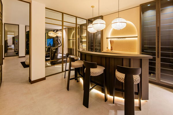 Refined contemporary villa with panoramic sea views in El Rosario, Marbella East