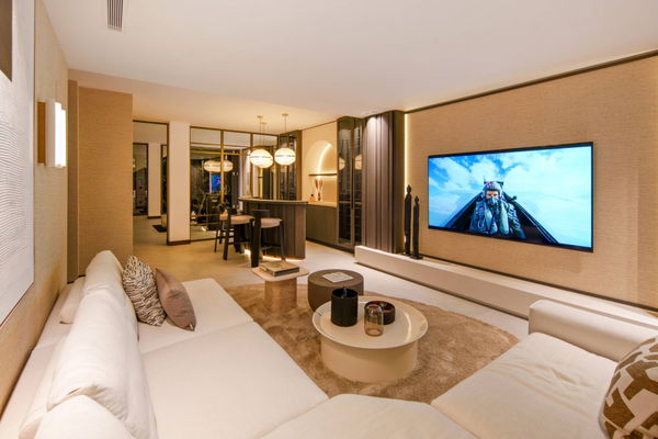 Refined contemporary villa with panoramic sea views in El Rosario, Marbella East