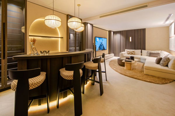 Refined contemporary villa with panoramic sea views in El Rosario, Marbella East