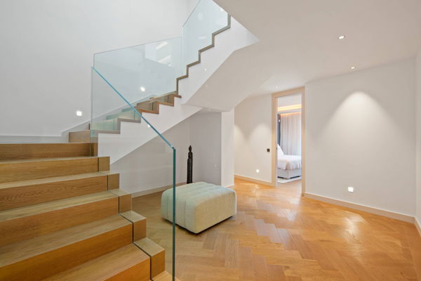 Refined contemporary villa with panoramic sea views in El Rosario, Marbella East