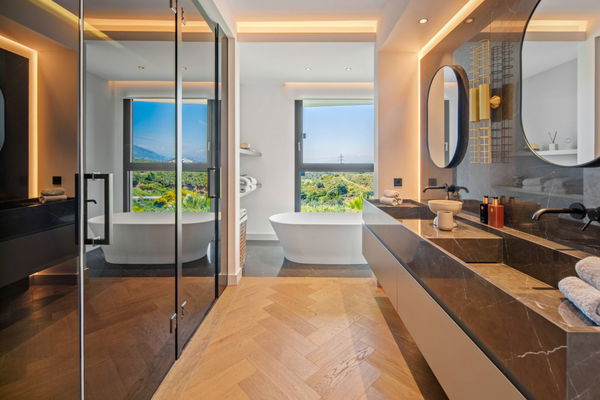 Refined contemporary villa with panoramic sea views in El Rosario, Marbella East
