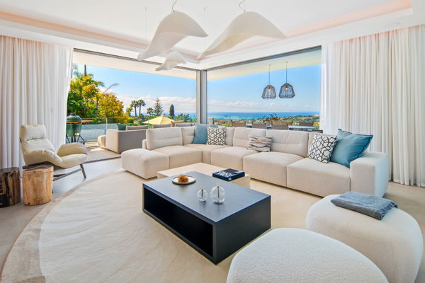 Refined contemporary villa with panoramic sea views in El Rosario, Marbella East