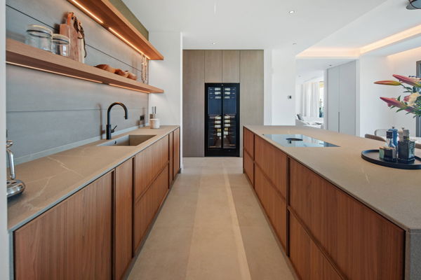 Refined contemporary villa with panoramic sea views in El Rosario, Marbella East