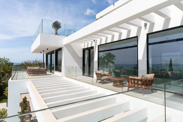 Luxury villa surrounded by nature with stunning panoramic views, New Golden Mile, Estepona