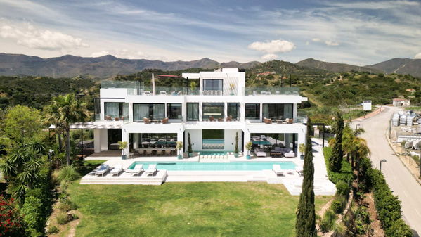 Luxury villa surrounded by nature with stunning panoramic views, New Golden Mile, Estepona
