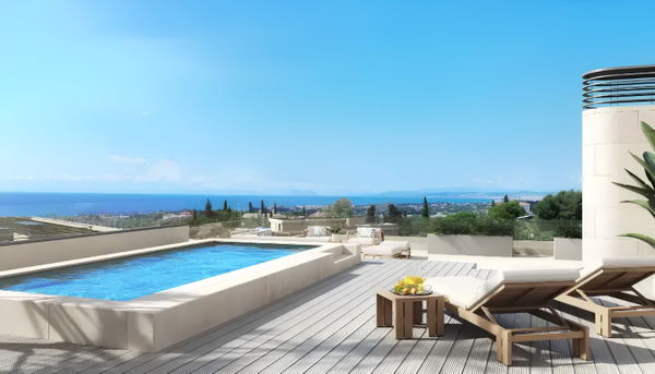 Ground floor residence with expansive private garden in Selwo, Estepona