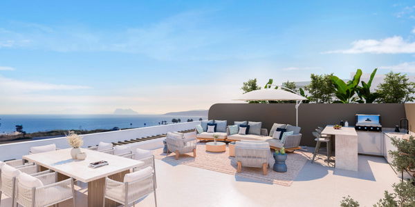 Exceptional Penthouse with Rooftop Solarium and Covered Terraces in Las Mesas Estepona