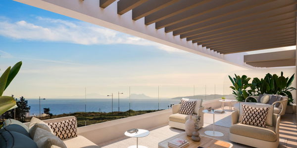 Exceptional Penthouse with Rooftop Solarium and Covered Terraces in Las Mesas Estepona