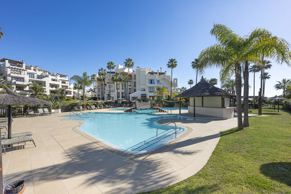 Fully renovated designer apartment turn in Bahía del Velerín, Estepona East