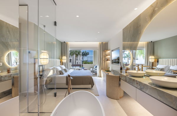Fully renovated designer apartment turn in Bahía del Velerín, Estepona East