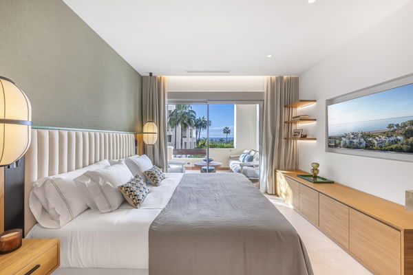 Fully renovated designer apartment turn in Bahía del Velerín, Estepona East