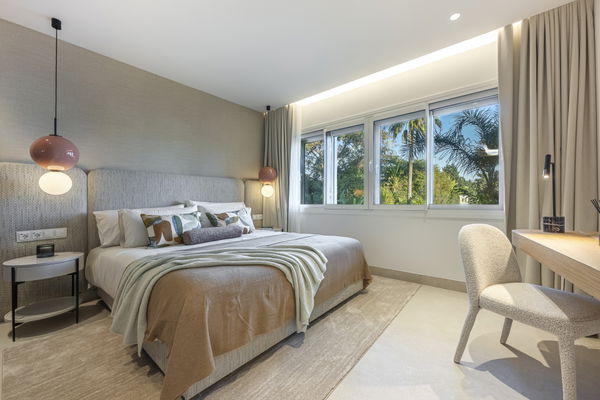 Fully renovated designer apartment turn in Bahía del Velerín, Estepona East