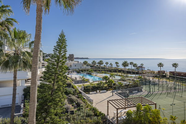 Fully renovated designer apartment turn in Bahía del Velerín, Estepona East