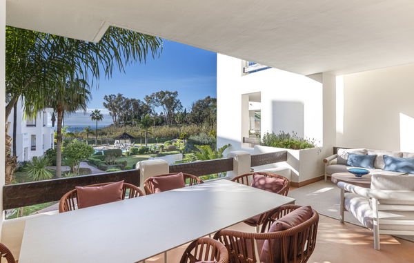 Fully renovated designer apartment turn in Bahía del Velerín, Estepona East