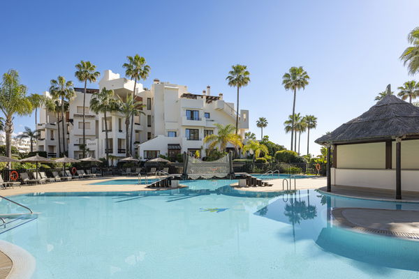 Fully renovated designer apartment turn in Bahía del Velerín, Estepona East