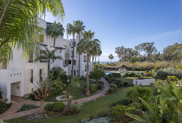 Fully renovated designer apartment turn in Bahía del Velerín, Estepona East
