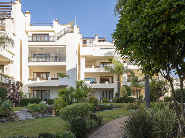 Fully renovated designer apartment turn in Bahía del Velerín, Estepona East